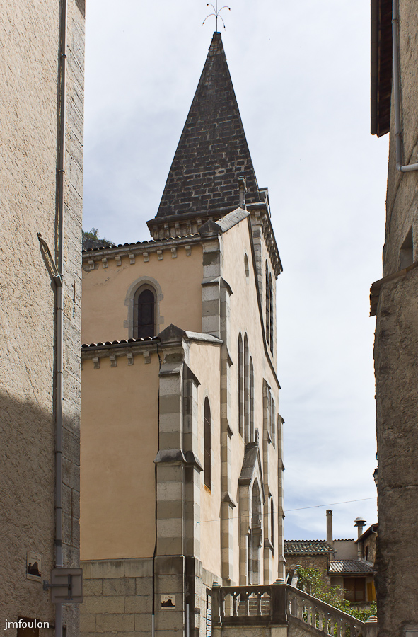 castellane-028.jpg - Castellane - Eglise du Sacré-Coeur depuis la rue Saint Victor