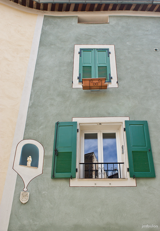 castellane-040.jpg - Castellane - Façade superbement rénovée