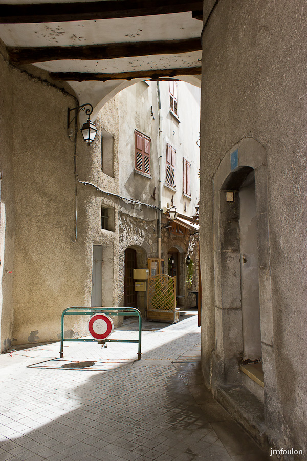castellane-046.jpg - Castellane - Passage couvert