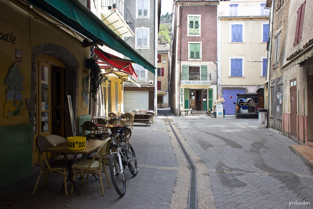 castellane-047.jpg - Castellane - Placette