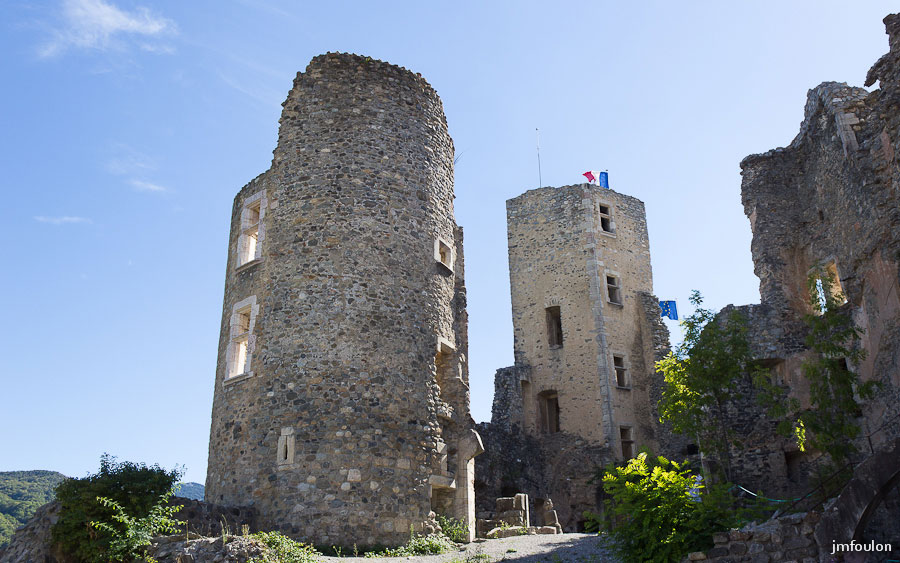 ch-tallard-inter-033.jpg - Autre vue sur la partie médiévale du château.