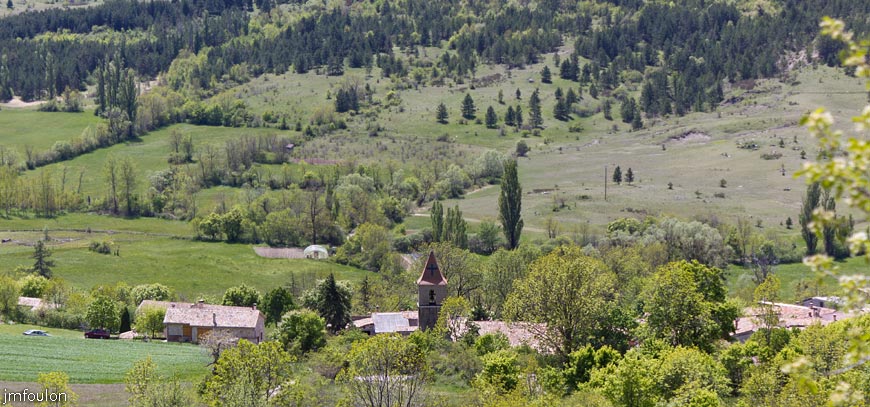 rav-terre-basse-49.jpg - Zoom sur les toits de Saint Geniez