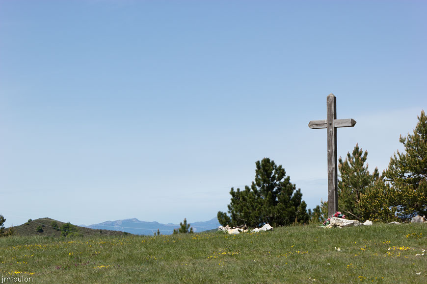 rav-terre-basse-53.jpg - Croix au Pas de l'Echelle