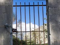 Citadelle de Sisteron  Porte permettant d'accèder sous les fortifications Est de la Citadelle, aujour'hui fermée pour cause de sécurité