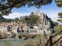 Citadelle de Sisteron  La citadelle depuis le sentier qui mène à la grotte du Trou de l'Argent à l'adret de la Baume