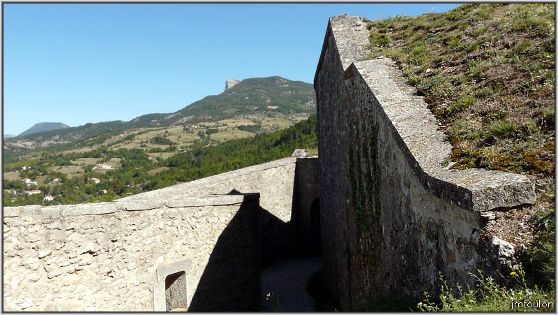cita-132web.jpg - Vue nord-est du rampart du bastion de la Durance