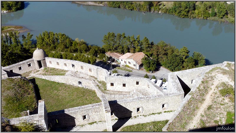 cita-pays-web_5.jpg - Vue sur une partie du bastion de la Durance et la Durance elle même. Voila pour cette galerie consacrée au bastions du Buech et de la Durance (nord de la citadelle)