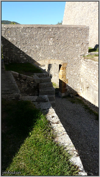 cita-50web.jpg - Autre vue sur la porte charretière du bastion du Gouvernement