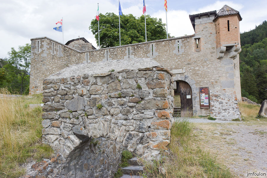 fort-savoie-004.jpg - Colmars-les-Alpes - Le Fort de Savoie - L'entrée est au Sud et donne sur une première enceinte.