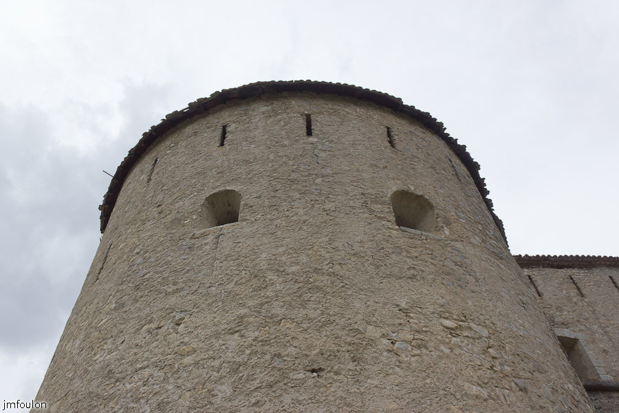 fort-savoie-009.jpg - Colmars-les-Alpes - Le Fort de Savoie - La Tour Ronde ou de Guet - Grace à sa forme et ses meurtrières, elle permetait une excellente surveillance sans angles morts à 220°.