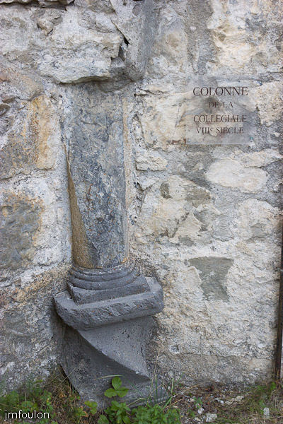 fort-savoie-027.jpg - Colmars-les-Alpes - Le Fort de Savoie - Cette colonne proviens de la collégiale St Martin qui trônait ici depuis le VIIIe siècle. Le premier noyau villageois se serait développé ici sur la colline St Martin.