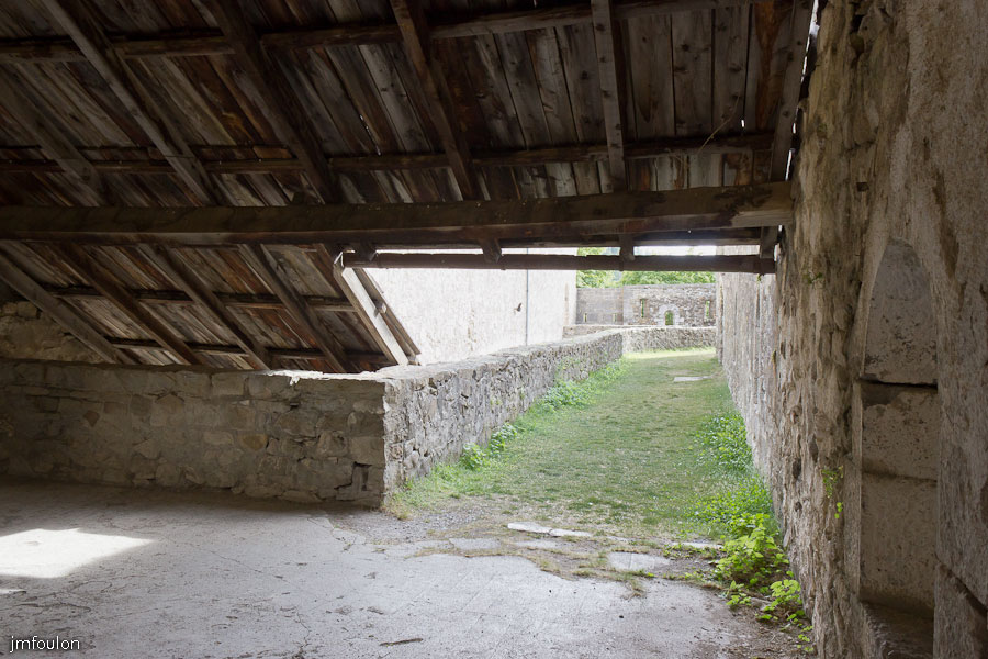 fort-savoie-054.jpg - Colmars-les-Alpes - Le Fort de Savoie - Les cuisines depuis l'entrée de l'échauguette Nord-Ouest