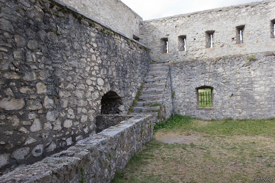 fort-savoie-058.jpg - Colmars-les-Alpes - Le Fort de Savoie - La cour Nord.