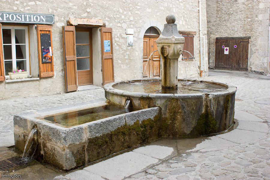 colmars-077.jpg - Colmars-les-Alpes - Fontaine des Lavandières ou la Bugade (autre vue)