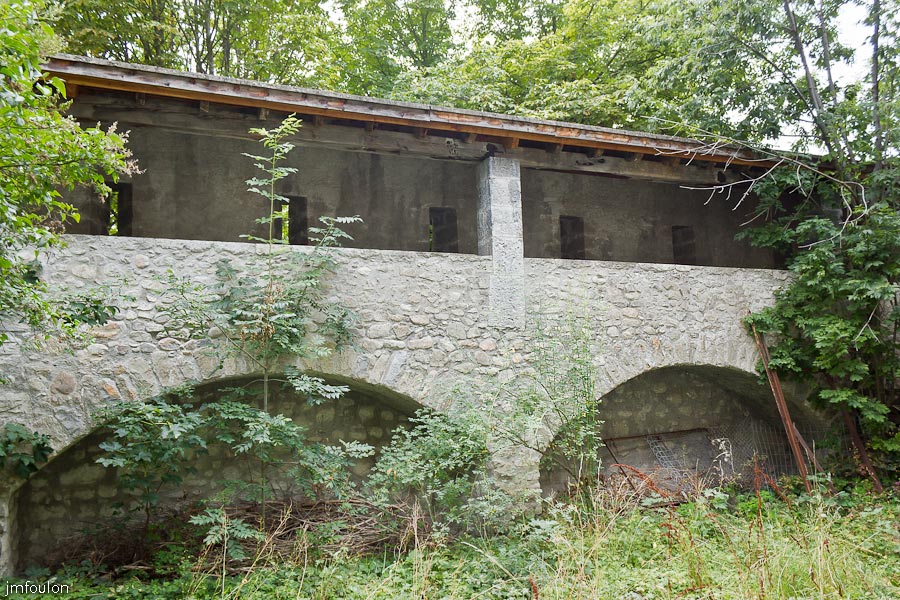 colmars-091.jpg - Colmars-les-Alpes - Chemin de ronde des fortifications vu de l'iintérieur.