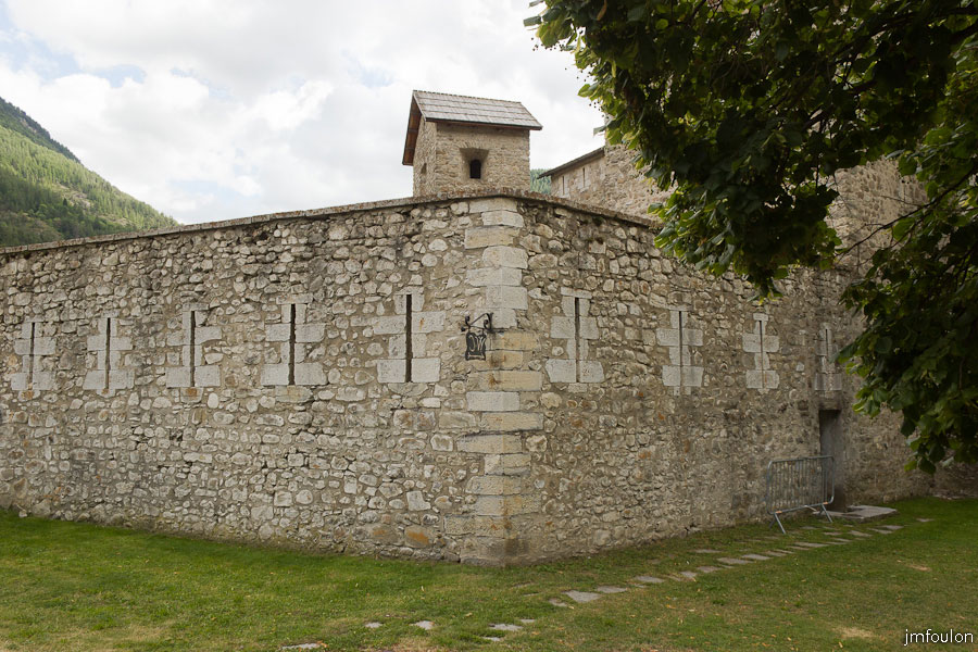colmars-128.jpg - Colmars-les-Alpes - Les fortifications entre la porte de Savoie et celle des Glacis.