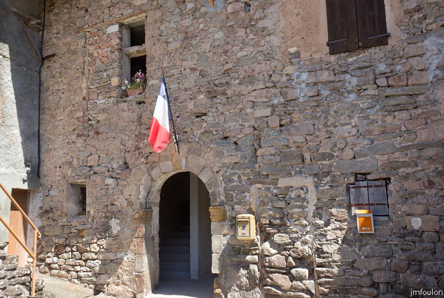 esparron-monges-109web.jpg - Esparron-la-Bâtie - Vestiges de ce qui fût le château (XIIIe siècle)