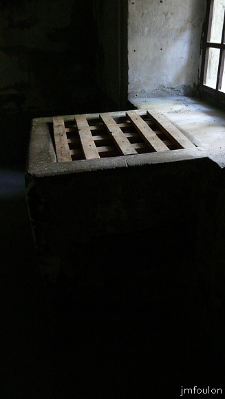 fort-queyras-109web.jpg - Fort Queyras - Dans cette pièce de la boulangerie attenante à celle des fours se trouve la reserve d'eau