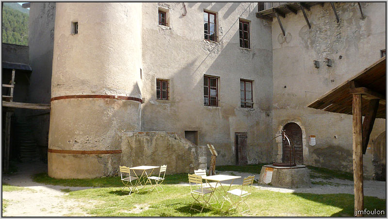 fort-queyras-142web.jpg - Fort Queyras - Le Donjon et sa tour Sud-Est. Nous sommes dans la partie la plus ancienne de la forteresse