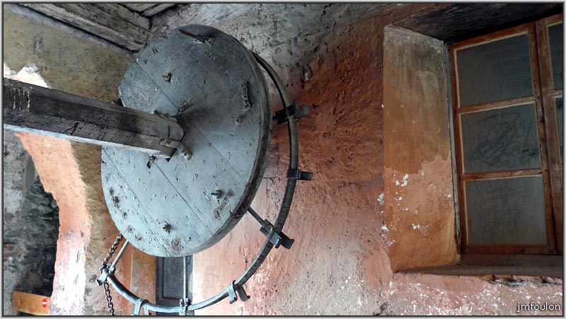 fort-queyras-169web.jpg - Fort Queyras - En 1839, le recours aux formules mathématiques et croquis conduit au système actuel: Deux spirales avec deux contrepoids de 100 kg au sous-sol démultipliant les forces