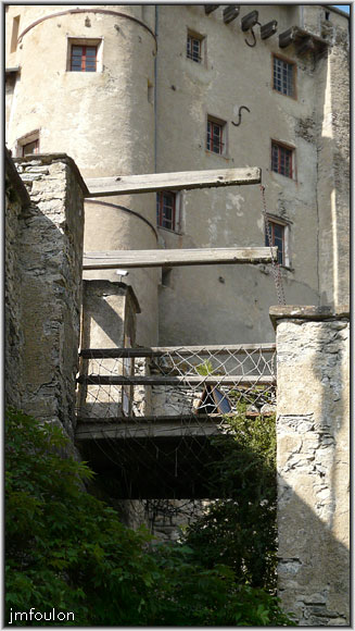 fort-queyras-18web.jpg - Fort Queyras -Le pont-levis de l'entrée. Le château en compte quatre que nous verrons plus loin