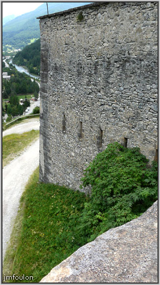 fort-queyras-27web.jpg - Fort Queyras - Vue vers l'Est depuis l'entrée de la forteresse