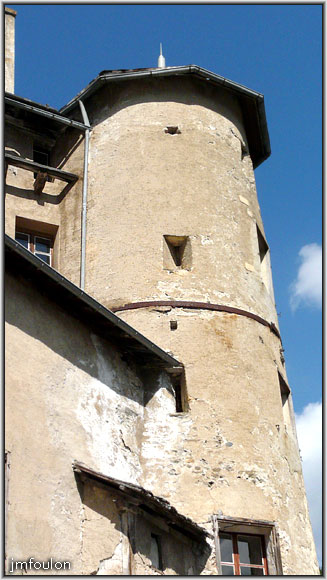 fort-queyras-68web.jpg - Fort Queyras - Tour Nord-Est du Château médiéval vue depuis la cour de l'artillerie