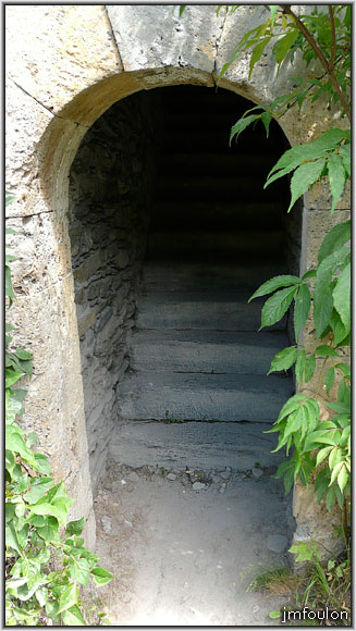 fort-queyras-88web.jpg - Fort Queyras - Sortie de l'escalier au niveau de la Basse Enceinte Crénelée vue de l'extérieur