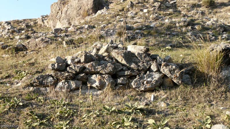 astoin-32web.jpg - Vestiges d'un mur