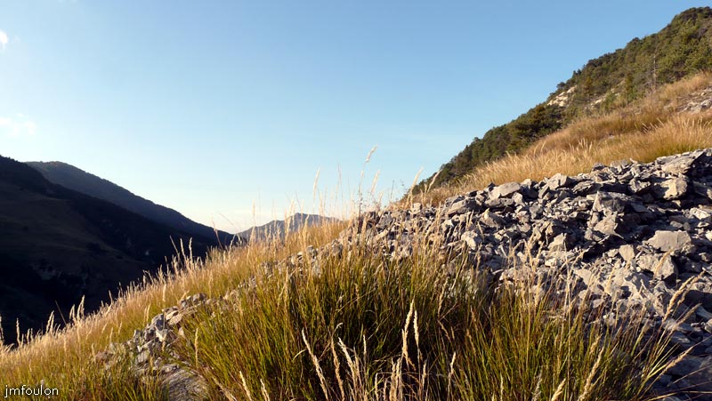 astoin-36web.jpg - Vue vers le Nord/Est depuis la Bélane