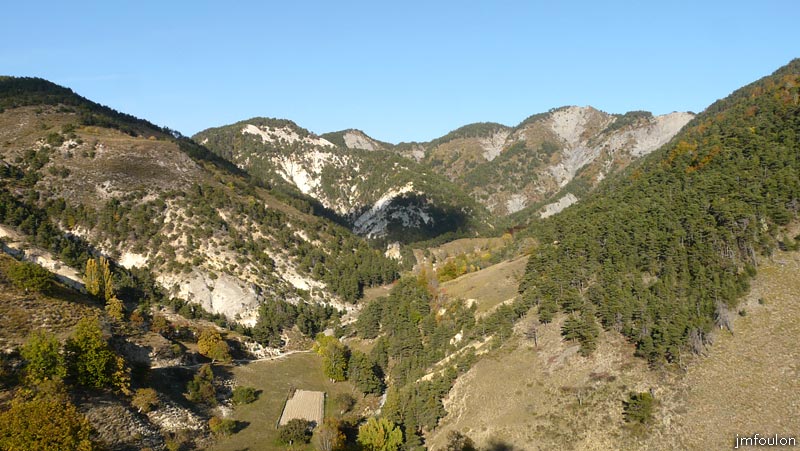 astoin-38web.jpg - Autre vue vers l'Est depuis le butte au Sud du village