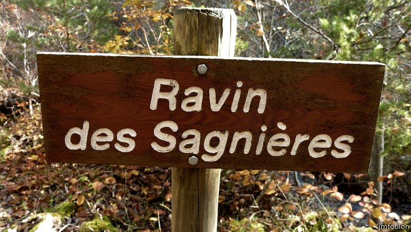 aqueduc-sagnieres-11web.jpg - Une pancarte indique l'entrée dans le ravin