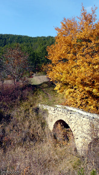 aqueduc-sagnieres-34web.jpg - Arc Ouest de l'aqueduc vue depuis l'Est
