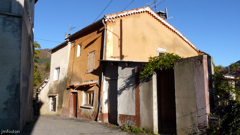 clamensane-32web.jpg - Maisons dans cette courte rue