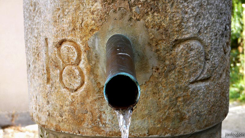 gigors-30web.jpg - La fontaine à cinq pièces (autre vue)