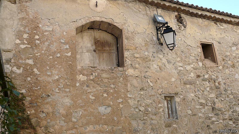 le-caire-33web.jpg - Façade de droite en montant au début de la ruelle (partie haute)