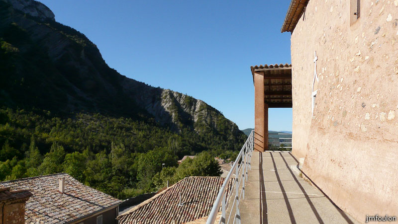 le-caire-43web.jpg - Accès à l'église qui longe sa façade Est