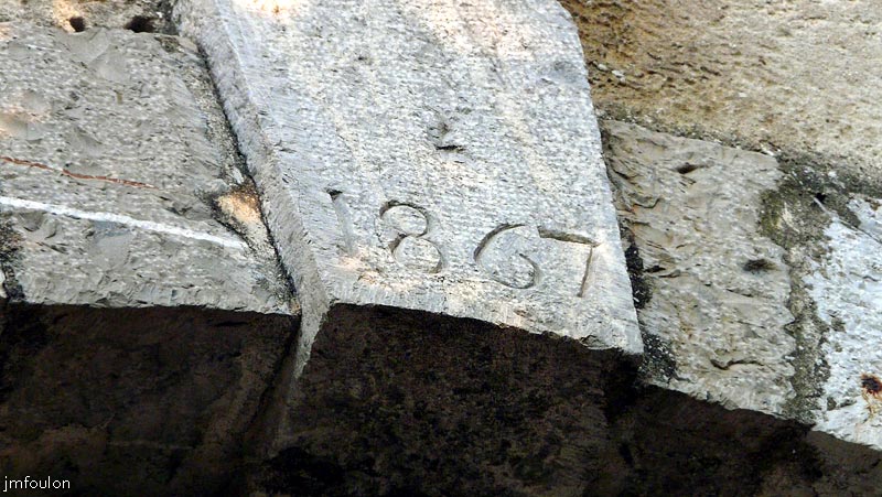 vaumeilh-79web.jpg - Eglise Saint-Marcellin d'Embrun - clé de voûte datée de 1867