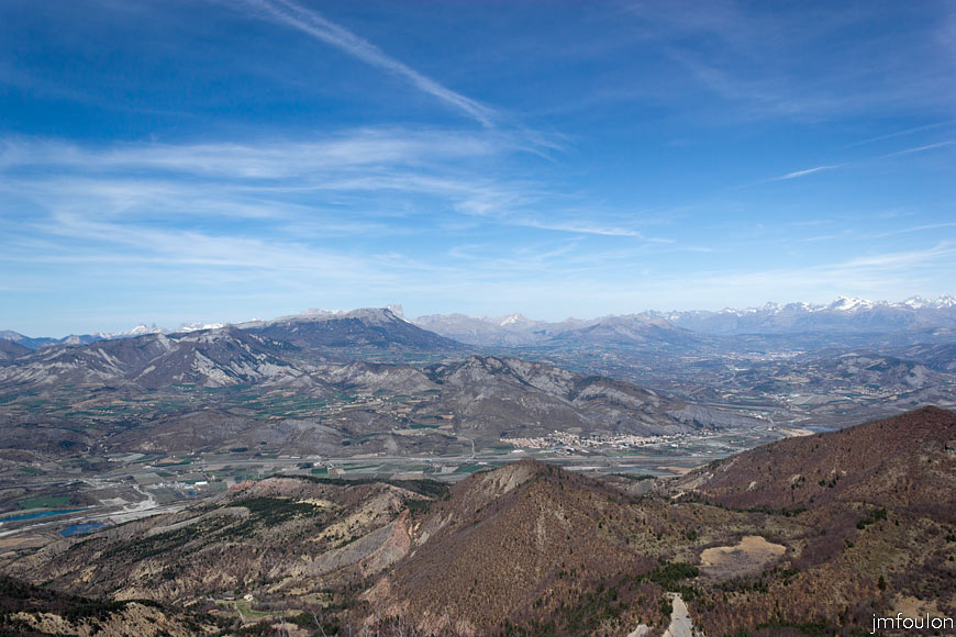 melve-croix-47.jpg - Autre vue vers le Nord. Au 1er plan: La Saulce. A droite Tallard et au loin à droite Gap