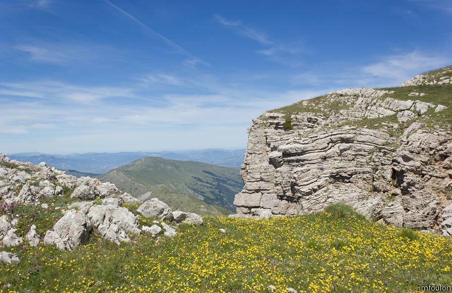 les_monges-062web.jpg - Vue sur Jouère depuis les Monges