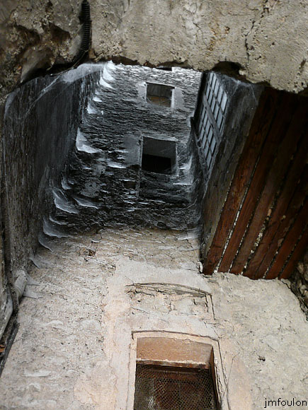 la-motte-25web.jpg - Puit de lumière dans le passage couvert