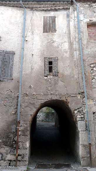 la-motte-29web.jpg - Passage couvert entre le rue Sainte Catherine et le Haut Balavour