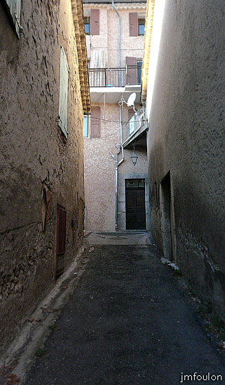 la-motte-36web.jpg - Dans le passage