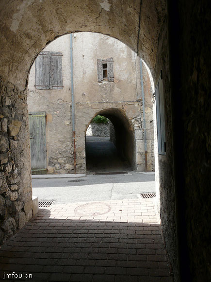 la-motte8-28web.jpg - Passage couvert traversant la rue Sainte Catherine