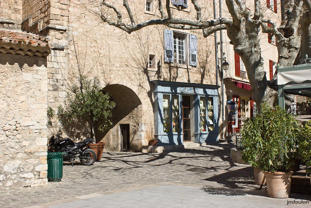 moustier-047.jpg - Passage couvert