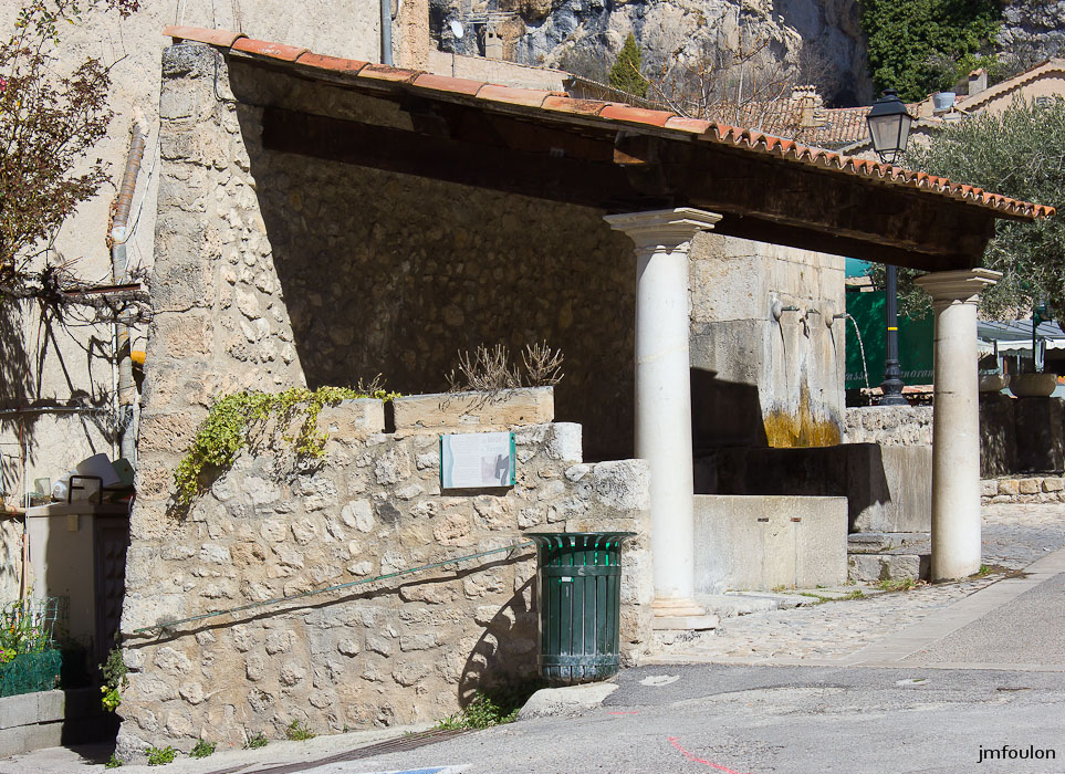 moustier-071.jpg - Lavoir de la bourgade (19e siècle)