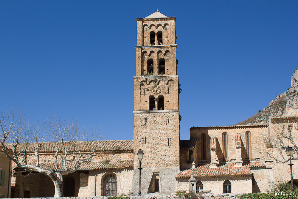 moustier-072.jpg - Notre-Dame-de-l'Assomption et son clocher de style roman lombard