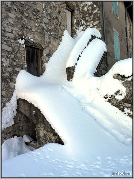 neige-11-1-2010-16.jpg - Escalier enneigé à Bourg Reynaud