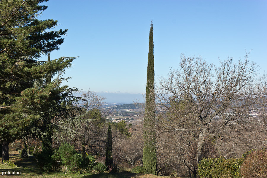 olv-003-2.jpg - Autre vue sur le jardin paysager. Dans celui-ci se trouve un large panel des plantes endémiques du Vaucluse.