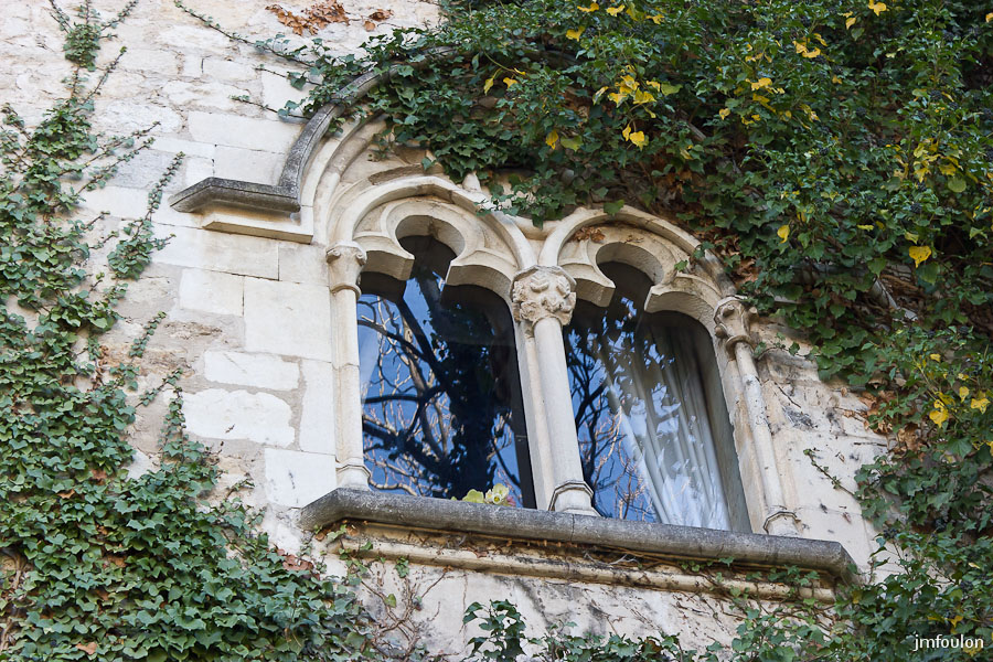 olv-118-2.jpg - Rue du Chapitre - Magnifique fenêtre sur cette façade médiévale.